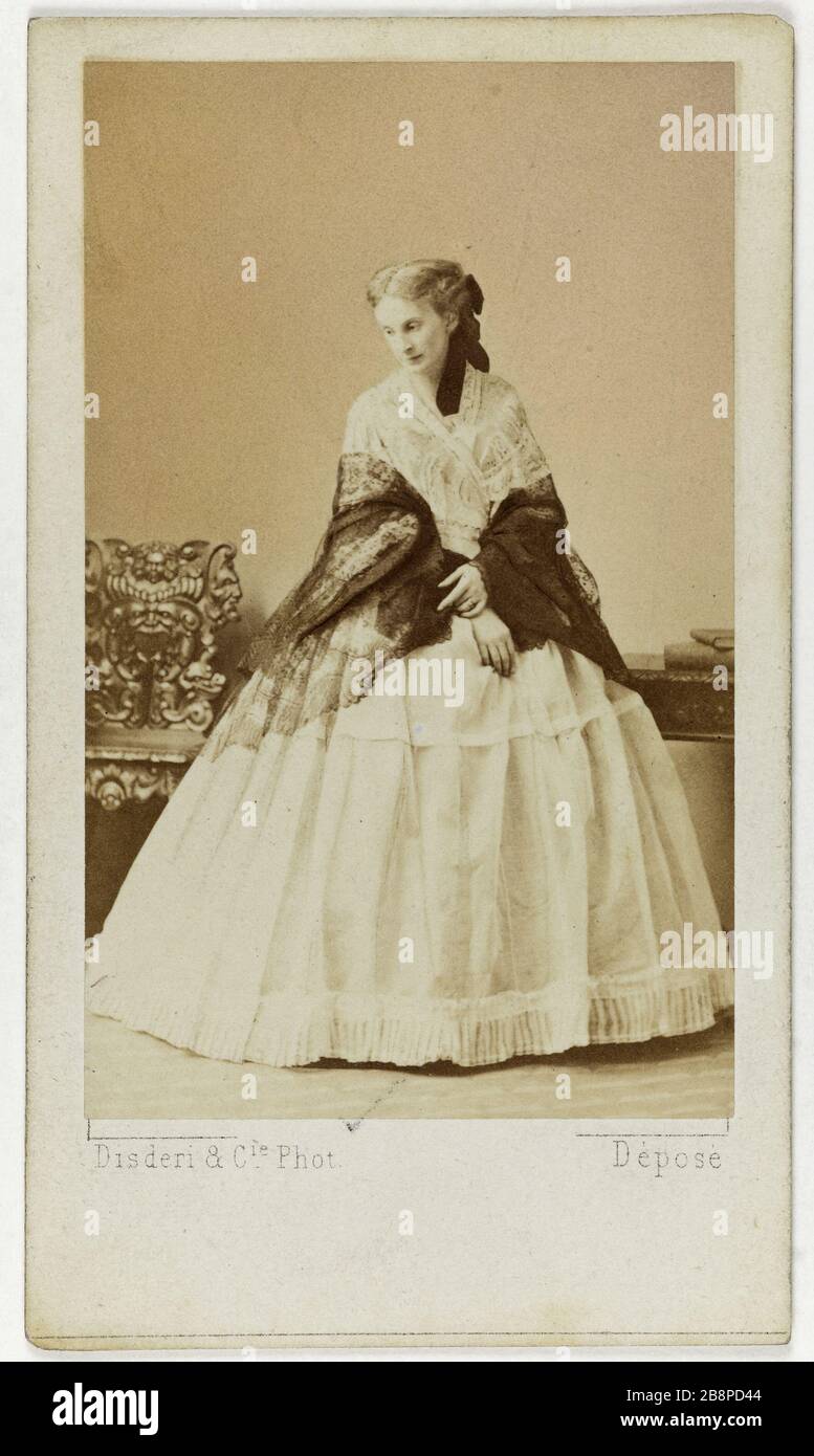 Porträt der Prinzessin Sophie Troubetzkoy (1838-1896), Herzogin von Morny und Ehefrau von Charles de Morny, Offizier, Industriebeamter, Politiker und Botschafter. Portrait de la princesse Sophie de Troubetzkoï (1838-1896), duchesse de Morny et femme de Charles de Morny, officier, industriel, homme politique et ambassadeur. Carte de visite (recto). Tirage sur Papier Albuminé. 1860-1890. Photographie de Disderi & Cie. Paris, musée Carnavalet. Stockfoto