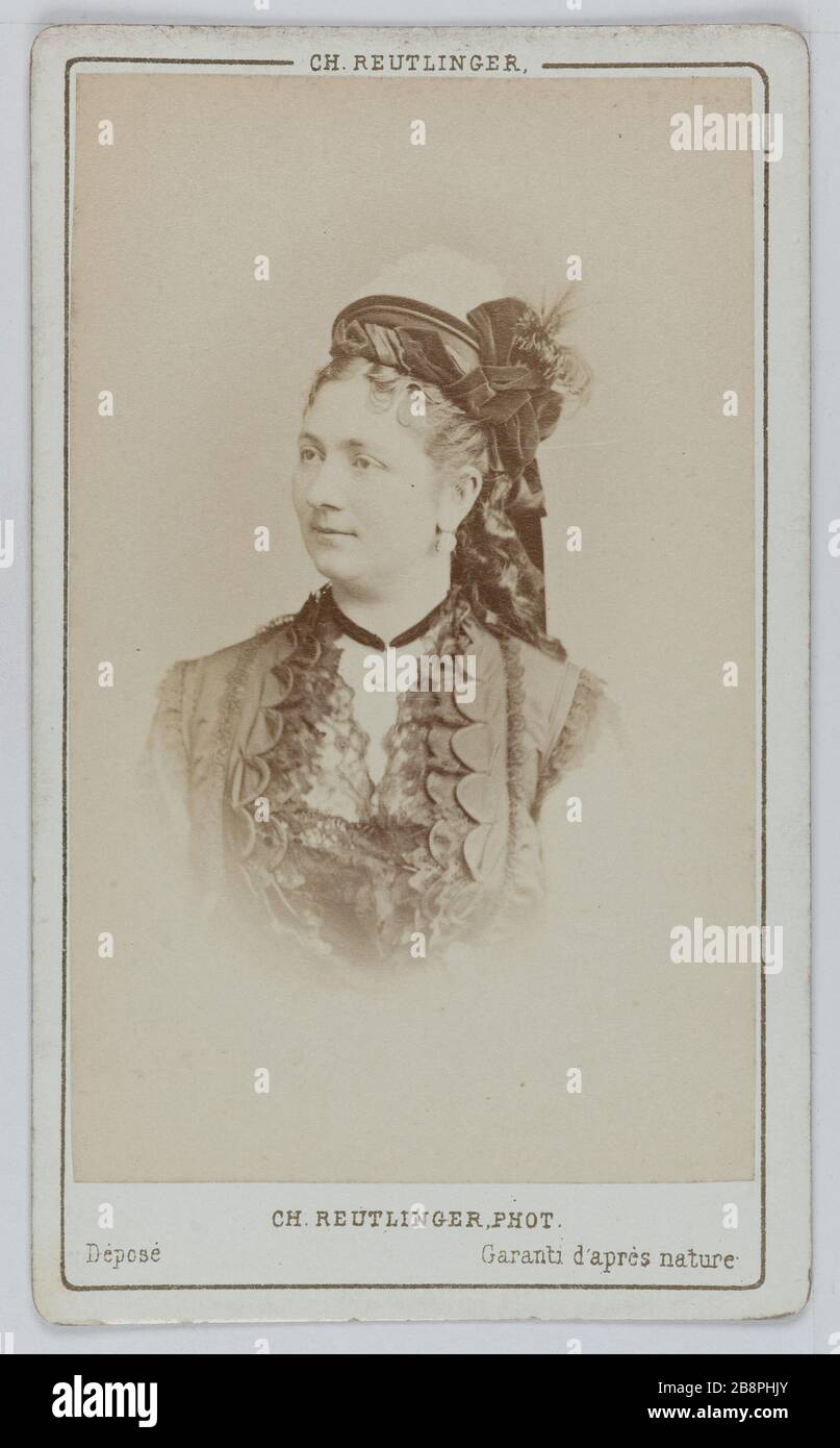 Porträt von Mademoiselle Bouchene, genannt Mademoiselle Raucourt, Baron-Schwester und Schauspielerin des Theaters zwischen den Jahren von 1862 und 1875. Portrait de Mademoiselle Bouchené, dite Mademoiselle Raucourt, soeur de Baron et actrice de théâtre entre, zwischen den Jahren 1862 und 1875. Carte de visite (recto). Photographie de Charles Reutlinger. Tirage sur Papier Albuminé, 1860-1890. Paris, musée Carnavalet. Stockfoto