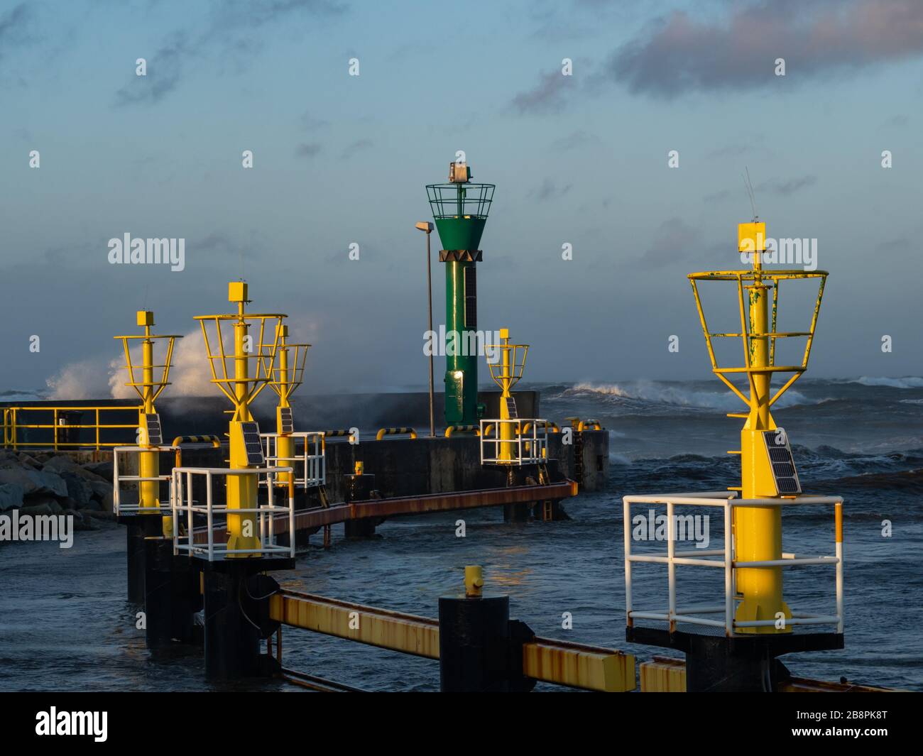 Leuchtturm am Ufer des polnischen Łeba Stockfoto