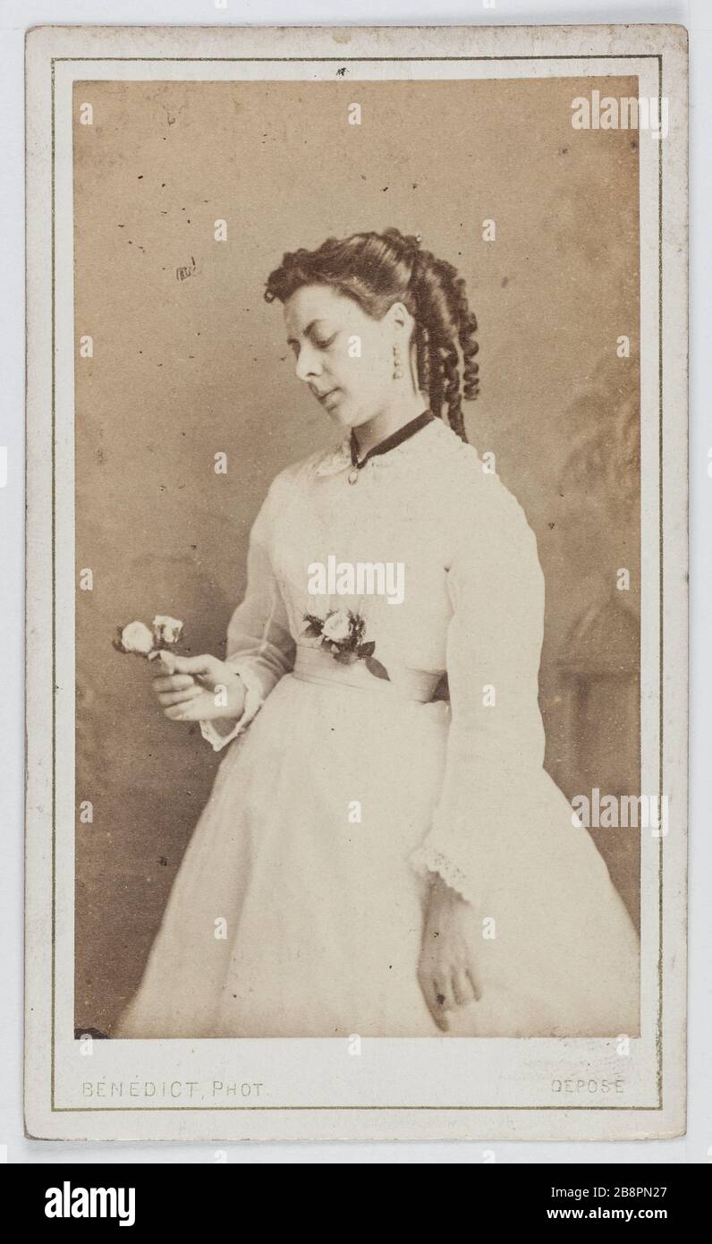 Portrait von Sevestre, Schauspielerin und Sängerin am Theater de la Gaite und an der Opernkomique. Benedikt. Portrait de Sevestre, actrice et chanteuse au Théâtre de la Gaîté et à l'Opéra Comique. Carte de visite (recto). Tirage sur Papier Albuminé, 1860-1890. Paris, musée Carnavalet. Stockfoto