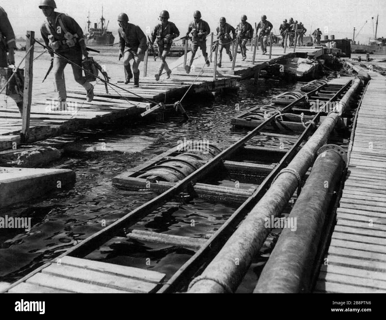 Italienische Marines in Tobruk Hafen Juli 1942 aussteigen Stockfoto