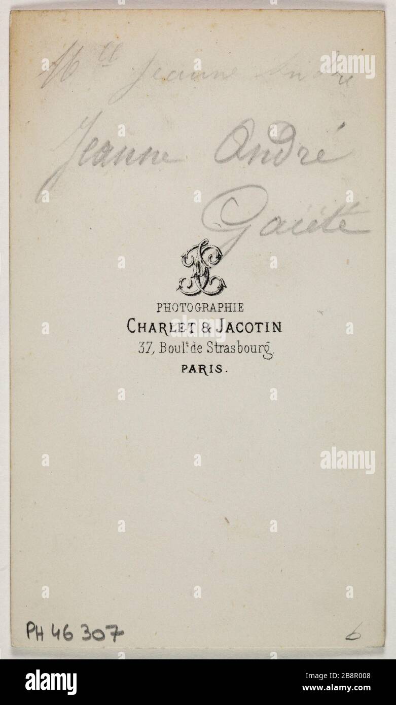Porträt von Andrew, Jeanne (J. G. de Beguelin, genannt Tochter Agathine Munié (-1898), (Schauspielerin) Charlet & Jacobin. Portrait de Jeanne André (J. M. G. de Beguelin, dite fille d'Agathine Munié) (-1898), actrice. Carte de visite (verso). Tirage sur Papier Albuminé. 1870-1890. Paris, musée Carnavalet. Stockfoto