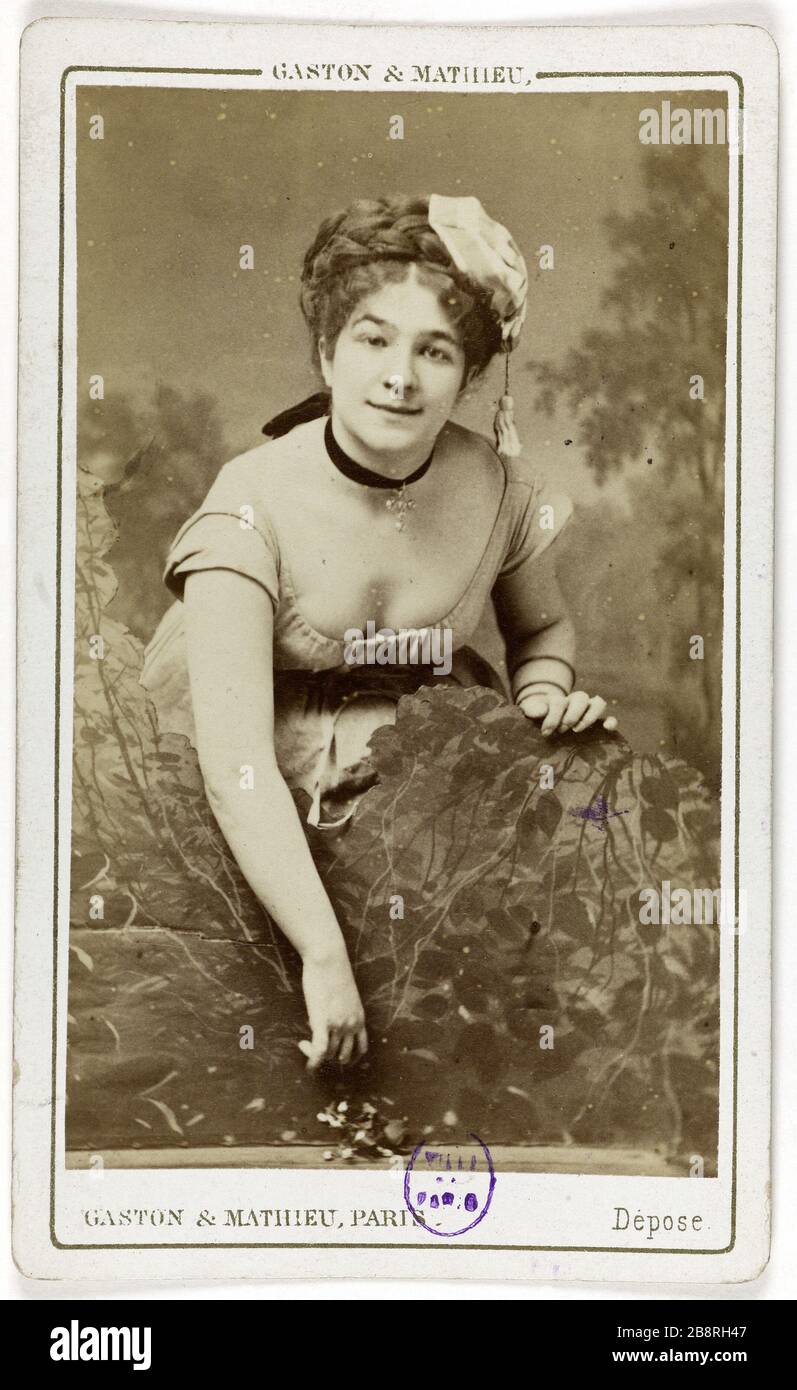 Porträt von White Mery, Schauspielerin Variety Theatre, The Gaiety Theatre im Jahr 1875 und Theater des Athenaeum im Jahr 1876. Gaston, Mathieu & Cie. Portrait de Blanche Méry, actrice au théâtre des Variétés, au théâtre de la Gaîté en 1875 et au théâtre de l'Athénée en 1876. Carte de visite (recto). Tirage sur Papier Albuminé. 1860-1890. Paris, musée Carnavalet. Stockfoto