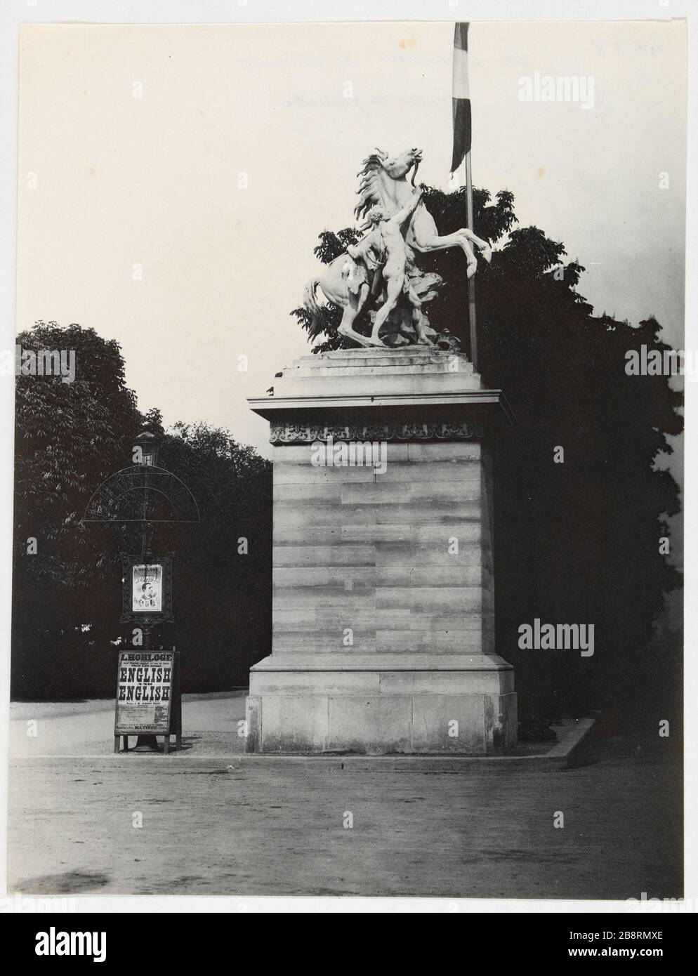 Pferde von Marly. / der linke. Pferde von Marly, linke Gruppe, von Guillaume Coustou, Bildhauer, Place de la Concorde, 8. Bezirk, Paris 'Les chevaux de Marly, Groupe de gauche, par Guillaume Coustou, sculpteur, Place de la Concorde, Paris (VIIIème arr.)'. Photographie d'Hippolyte Blancard (1843-1924). 1890. Paris, musée Carnavalet. Stockfoto