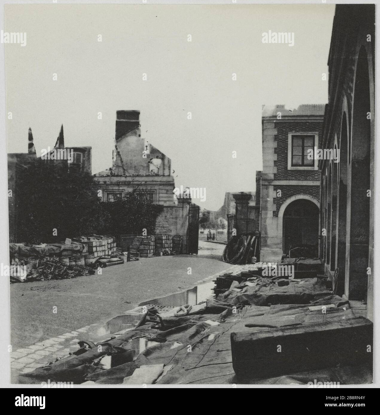 Anhang Arsenal. Anhang Arsenal, 4. Bezirk, Paris. La Commune de Paris. Anhang de l'Arsenal. Paris (IVème arr.). Photographie d'Hippolyte Blancard (1843-1924). Tirage au platine (recto). 1870-1871. Paris, musée Carnavalet. Stockfoto