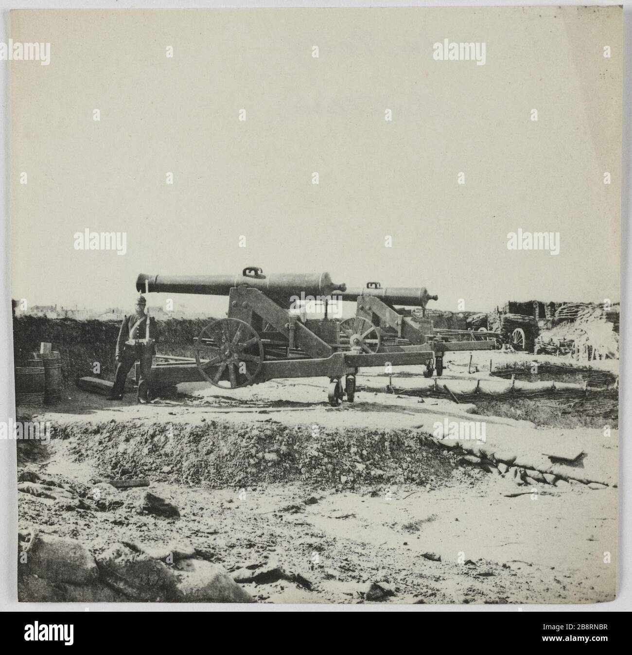 Mit Lauten/Artillerie. Artillerie, Fort Noisy-le-Sec. La Commune de Paris. Artillerie, fort de Noisy-le-Sec (Seine-Saint-Denis). Photographie d'Hippolyte Blancard (1843-1924). Tirage au platine (recto). 1870-1871. Paris, musée Carnavalet. Stockfoto