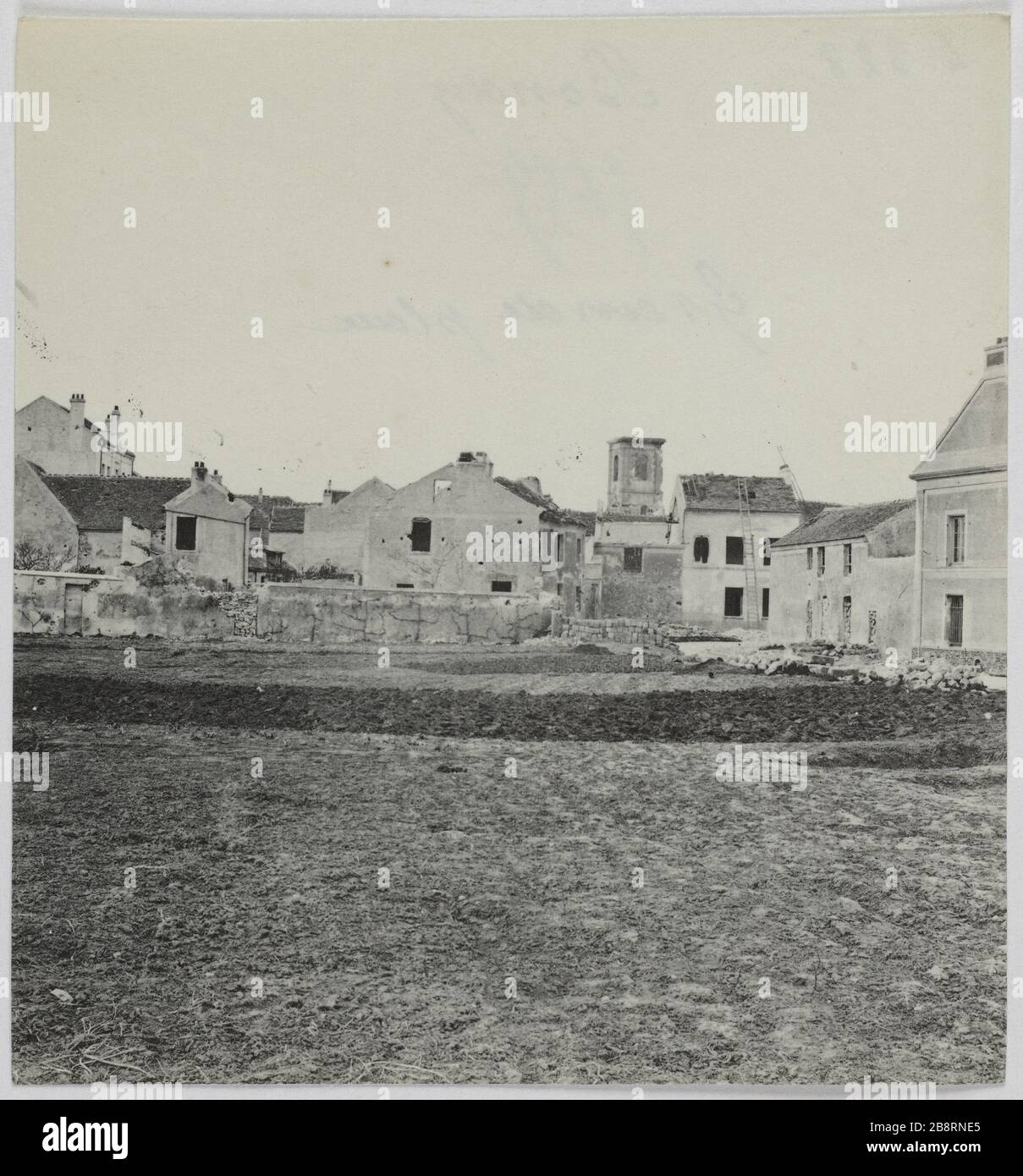 Bondy / Hauptplatz. Großartiges Hotel Bondy. La Commune de Paris. Grande Place. Bondy (Seine-Saint-Denis). Photographie d'Hippolyte Blancard (1843-1924). Tirage au platine (recto). 1870-1871. Paris, musée Carnavalet. Stockfoto