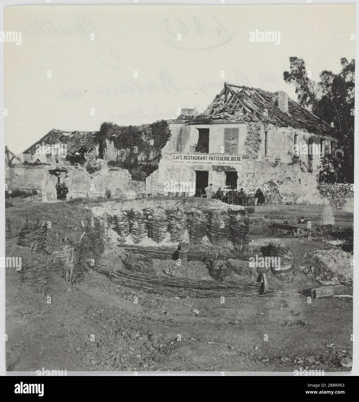 Châtillon / Tour de Crouy - von / Châtillon Batterie. Tour de Crouy, Battery Chatillon, Chatillon. La Commune de Paris. Tour de Crouy, Batterie de Châtillon. Châtillon (Hauts-de-seine). Photographie d'Hippolyte Blancard (1843-1924). Tirage au platine (recto). 1870-1871. Paris, musée Carnavalet. Stockfoto