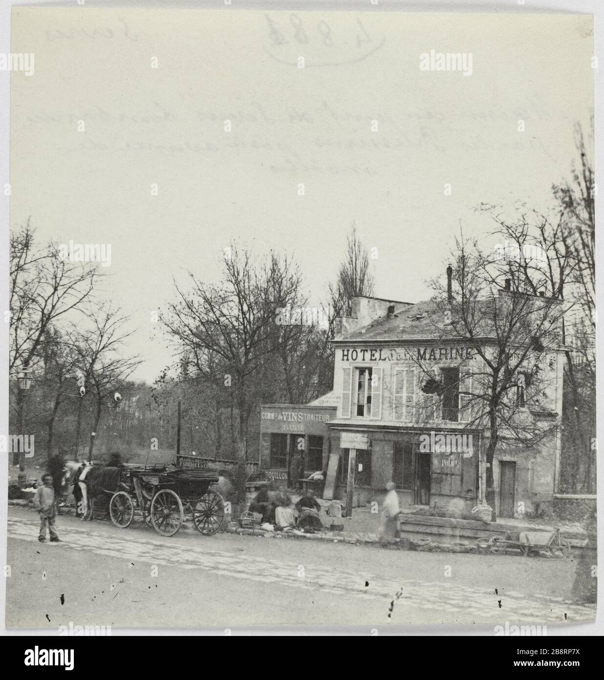 Sèvres / Sèvres Haus zerbombte Brücke / von den Prußen vorgeschoss / fahrbarer Bahnhof. Haus legt Sèvres von den Prußen bombardiert vorgerückten mobilen Bahnhof Sevres. La Commune de Paris. Maison du pont de Sèvres bombardée par les Prussiens, poste avancé de mobiles. Sèvres (Hauts-de-seine). Photographie d'Hippolyte Blancard (1843-1924). Tirage au platine (recto). 1870-1871. Paris, musée Carnavalet. Stockfoto