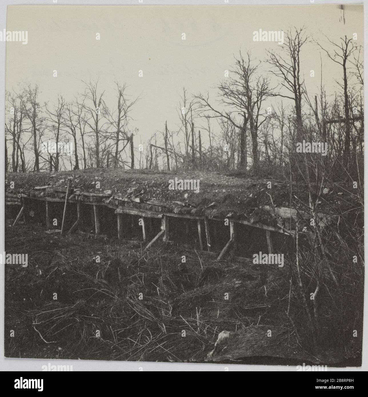 Châtillon / Casenate preussische Artillerie. Preussische Artillerie, Chatillon. La Commune de Paris. Casenate d'artillerie prussienne. Châtillon (Hauts-de-seine). Photographie d'Hippolyte Blancard (1843-1924). Tirage au platine (recto). 1870-1871. Paris, musée Carnavalet. Stockfoto