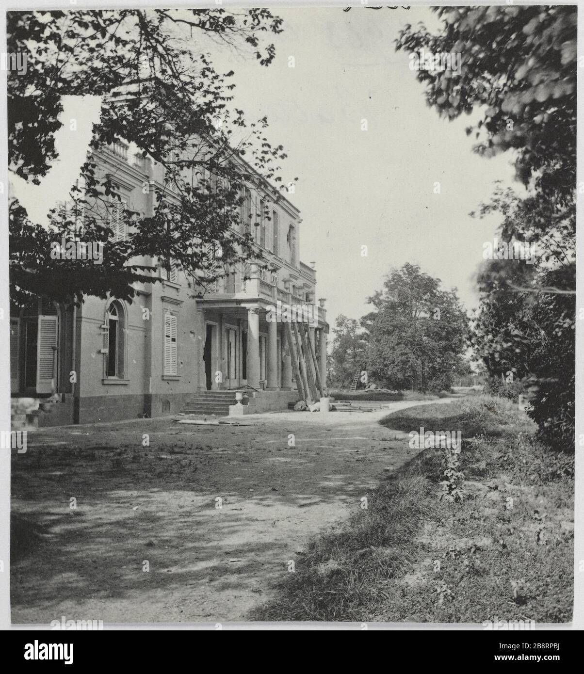 Schloss Becon / Batterie. Battery Castle Becon, Becon Les Bruyeres, Courbevoie. La Commune de Paris. Batterie du château de Bécon. Bécon-les-Bruyères, Courbevoie (Hauts-de-seine). Photographie d'Hippolyte Blancard (1843-1924). Tirage au platine (recto). 1870-1871. Paris, musée Carnavalet. Stockfoto