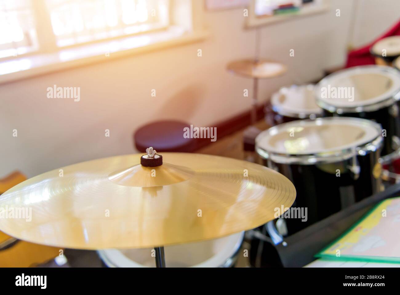 Detail eines Drum-Kits zum Abspielen von Musik. Stockfoto