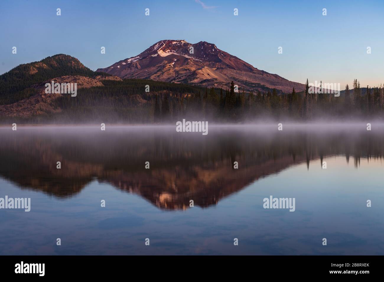 Berg in Oregon am Sparks Lake Stockfoto