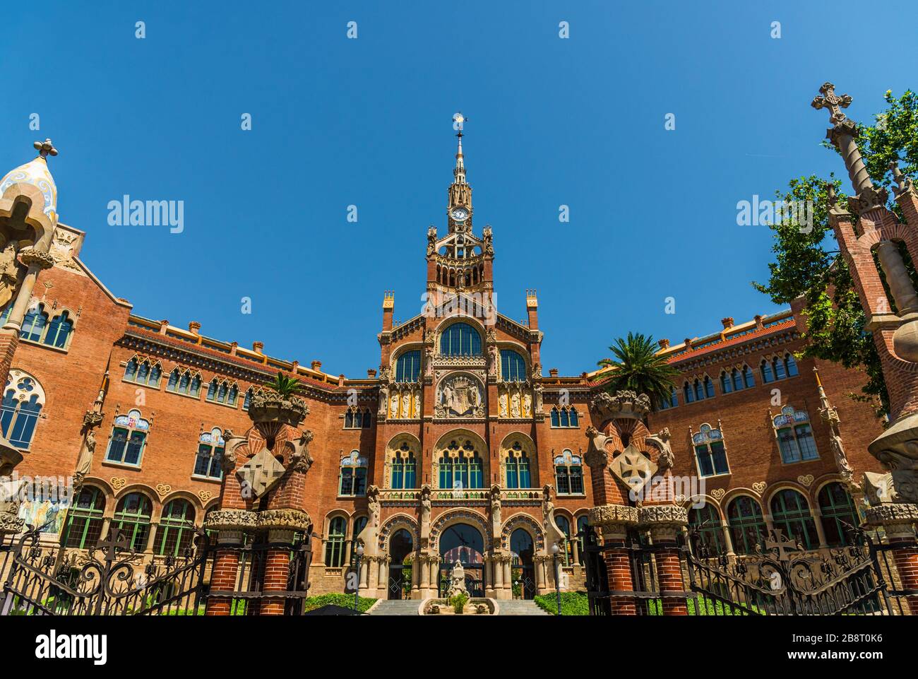 Gebäudekomplex des Krankenhauses Sant Pau, Architektur des Modernismus, in Barcelona. Stockfoto