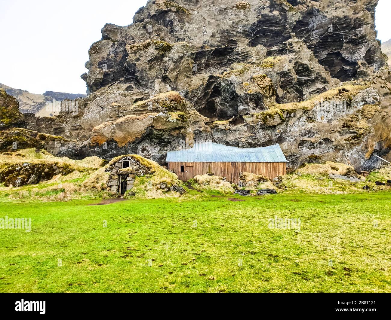 Alte isländische Rasenhäuser Stockfoto