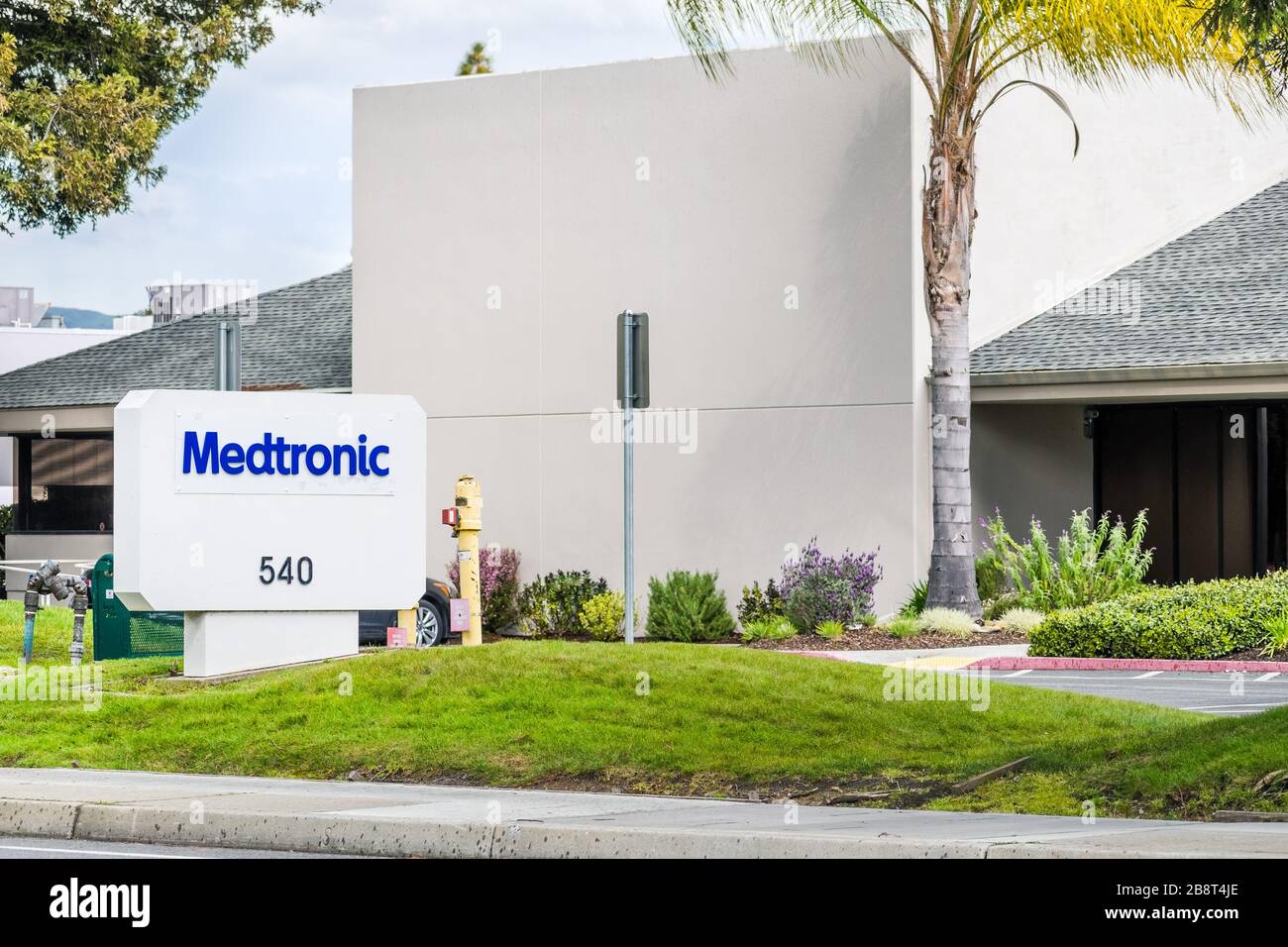 Mär 22, 2020 Sunnyvale / CA / USA - Medtronic Headquarters im Silicon Valley; Medtronic PLC ist eines der größten globalen Medizintechnikunternehmen in t Stockfoto