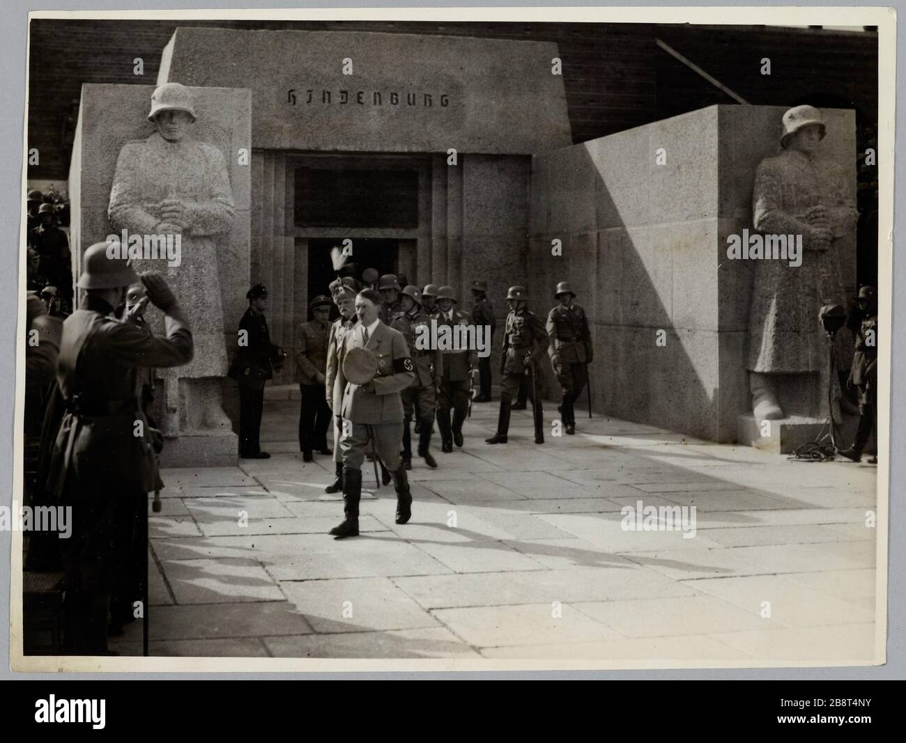 Die Überreste von Marschall von Hindenburg werden in Anwesenheit von Adolf Hitler in die Tannenberg-Gedenkstätte überführt; 10.02.1935 Stockfoto