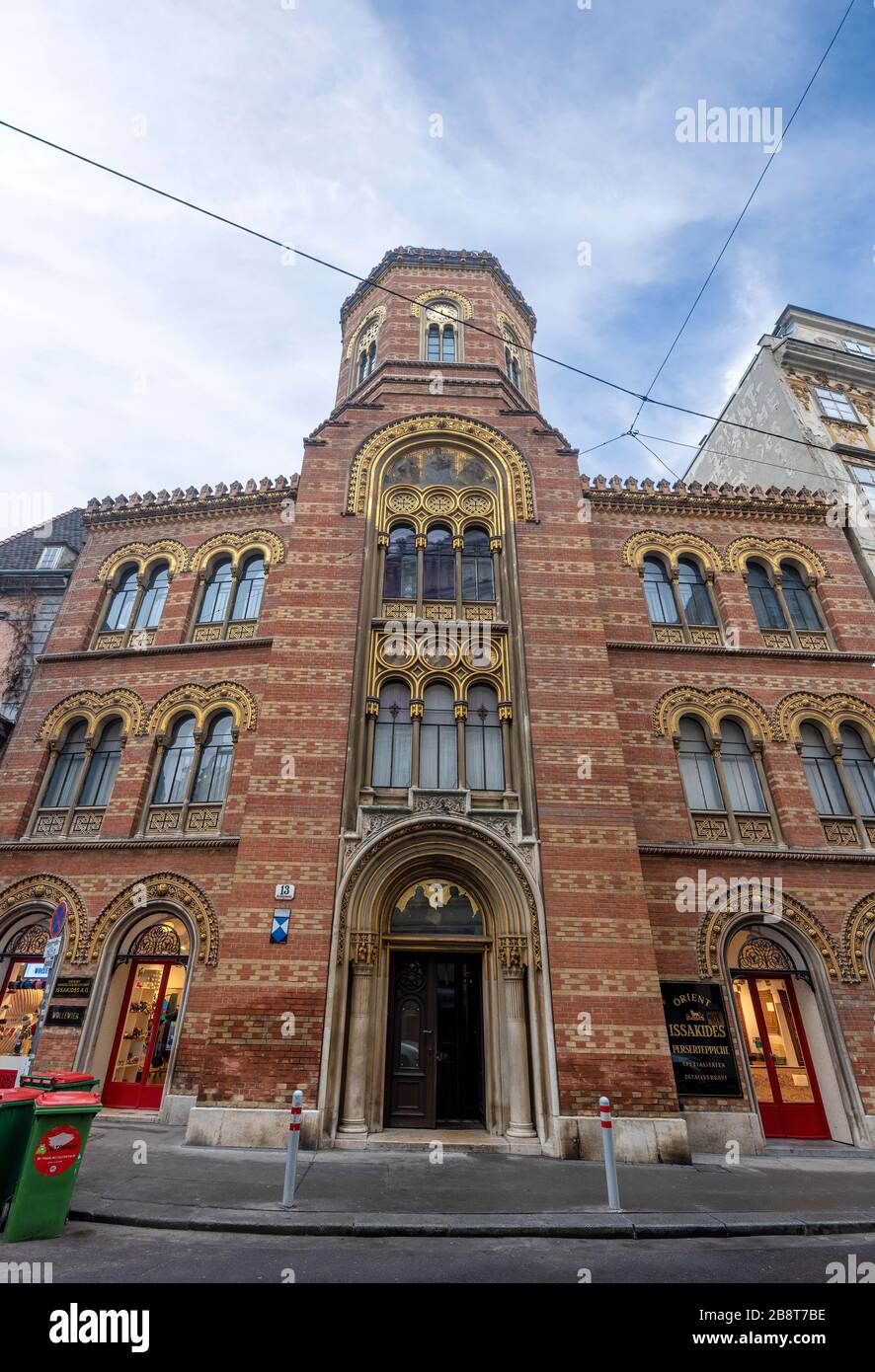 WIEN, ÖSTERREICH. Blick auf die griechisch-orthodoxe Kirche der Heiligen Dreifaltigkeit. Stockfoto WIEN, ÖSTERREICH. Blick auf die griechisch-orthodoxe Kirche der Heiligen Dreifaltigkeit. Stockfoto