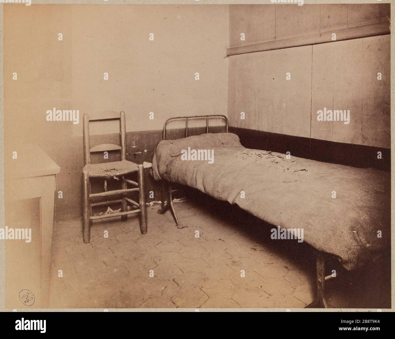 Dungeon Roquette. Monsignor Darboy Cell, Prison Great Roquette 166 und 168 rue de la Roquette, 11. Bezirk, Paris Cellule de Monseigneur Darboy, Prison de la Grande-Roquette 166 et 168 rue de la Roquette. Paris (XIème arr.). Photographie d'Henri Emile Cimarosa Godefroy (1837-1913). Contretyp, 1898-1900. Paris, musée Carnavalet. Stockfoto