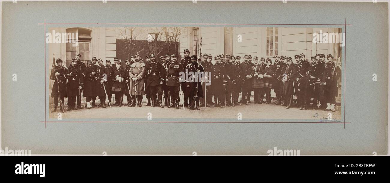 Verteidigung von Paris 1870-1871: Nationalgarde. Panorama-Gruppe von Soldaten Porträt Défense de Paris 1870-1871: Garde Nationale. Panorama: Portrait de groupe de soldats. Photographie de Disdéri (1819-1889). Papieralbuminé. 1870. Paris, musée Carnavalet. Stockfoto