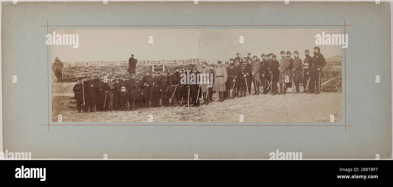 Verteidigung von Paris 1870-1871: Nationalgarde. Panorama-Gruppe von Soldaten Porträt Défense de Paris 1870-1871: Garde Nationale. Panorama: Portrait de groupe de soldats. Photographie de Disdéri (1819-1889). Papieralbuminé. 1870. Paris, musée Carnavalet. Stockfoto
