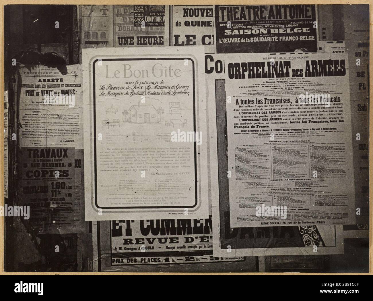 pariser Plakate "Pariser Affiches". Photographie de Charles Lansiaux (1855-1939). Tirage au gélatino-bromure d'argent. 1914-1918. Paris, musée Carnavalet. Stockfoto