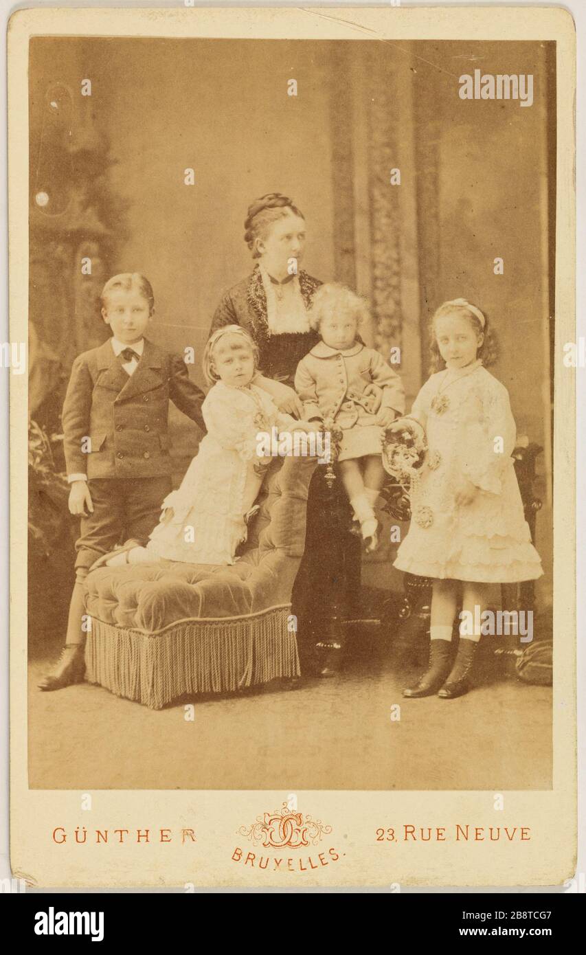 Porträt der Gräfin von Flanders und der Kinder Günther, Jean. "Portrait de la comtesse de Flandres et ses enfants". Tirage sur Papier Albuminé. Paris, musée Carnavalet. Stockfoto