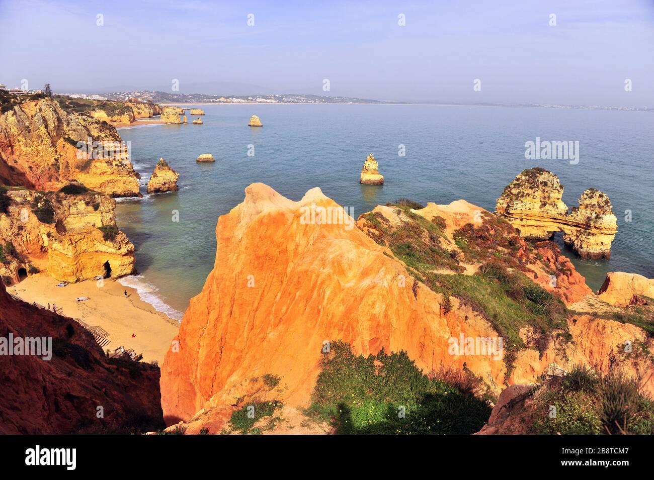 Schöne Naturlandschaft mit Praia do Camilo, Portugal Stockfoto