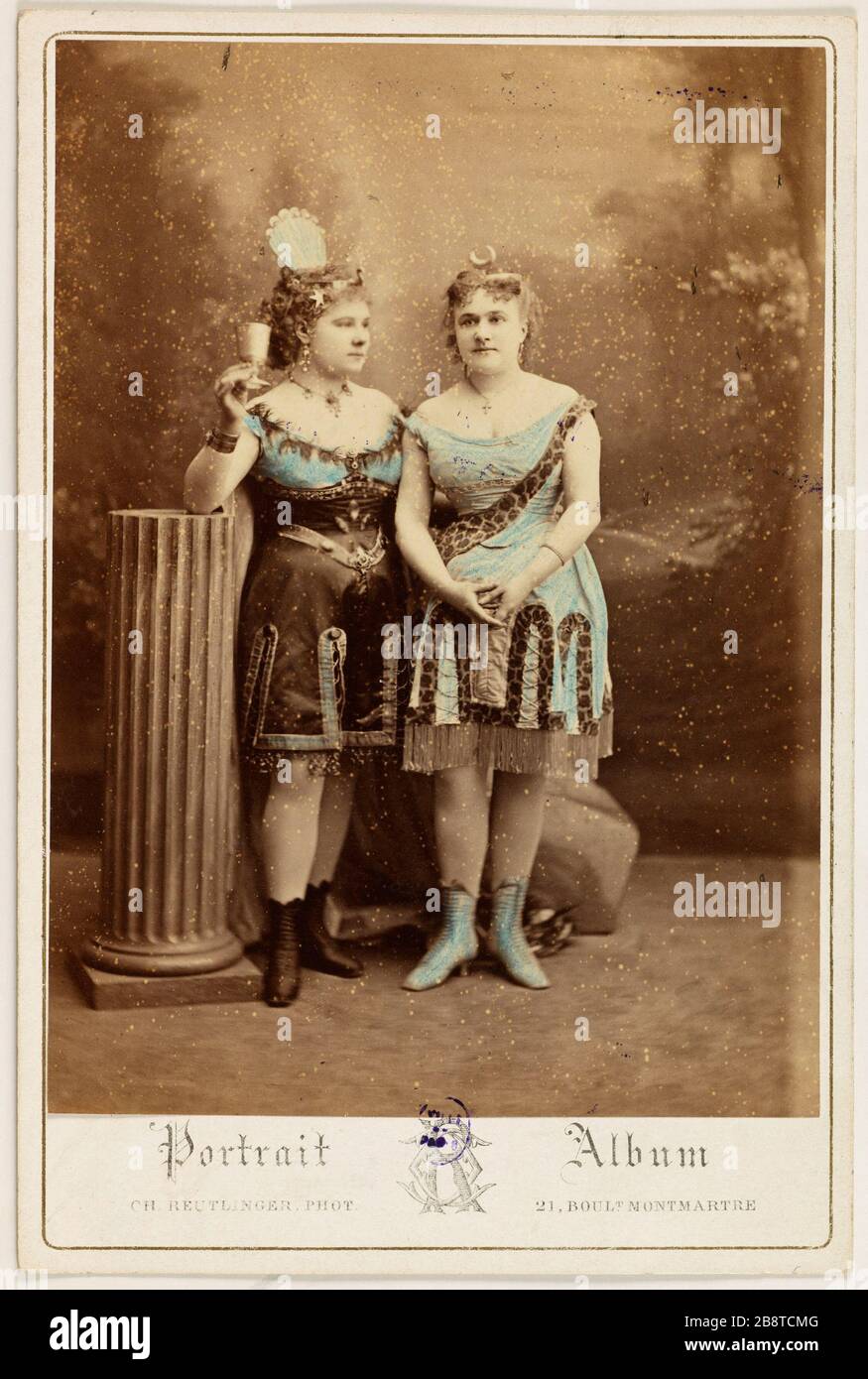 Porträt von Baron und Julia Ribeaucourt, Schauspielerinnen Reutlinger, Charles. "Portrait de Julia Baron et Ribeaucourt, actrices". Tirage sur Papier albuminé colorié. Paris, musée Carnavalet. Stockfoto