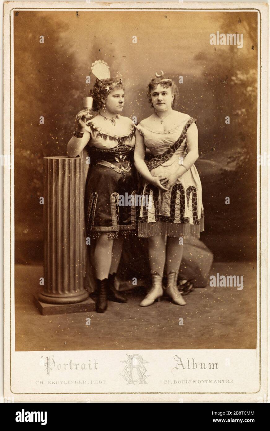 Porträt von Baron und Julia Ribeaucourt, Schauspielerinnen Reutlinger, Charles. "Portrait de Julia Baron et Ribeaucourt, actrices". Tirage sur Papier Albuminé. Paris, musée Carnavalet. Stockfoto
