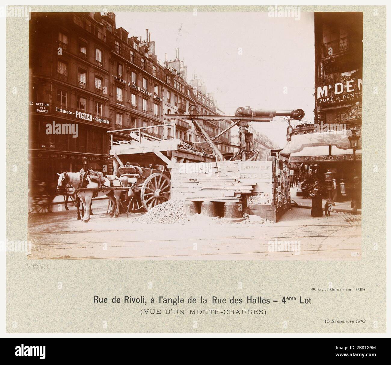 Bau / Eisenbahn Metropolitan / Stadtflughafen / Paris Rue de Rivoli, an der Ecke Rue des Halles - 4. Wort / (für eine Aufhebung) / 13. September 1899. Bau der Stadtbahn von Paris: Arbeiten an der Engl Union Photographique Française. Bau / du Chemin de fer métropolitain / Munizipalität de Paris / Rue de Rivoli, à l'Angle de la rue des Halles - 4ème mot / (vue d'un monte-laws) / 13 septembre 1899. "Construction du chemin de fer métropolitain Municipal de Paris: Travaux à l'Angle de la rue des Halles et de la rue de Rivoli, 1er Pariser Stadtviertel". Tirage au Stockfoto