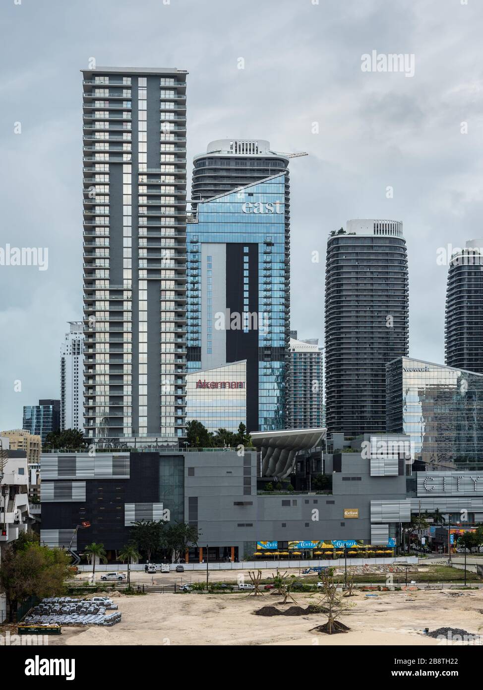 Miami, FL, USA - 19. April 2019: Blick auf das Brickell City Center im beliebten Brickell-Viertel in Miami, Florida, USA. Stockfoto