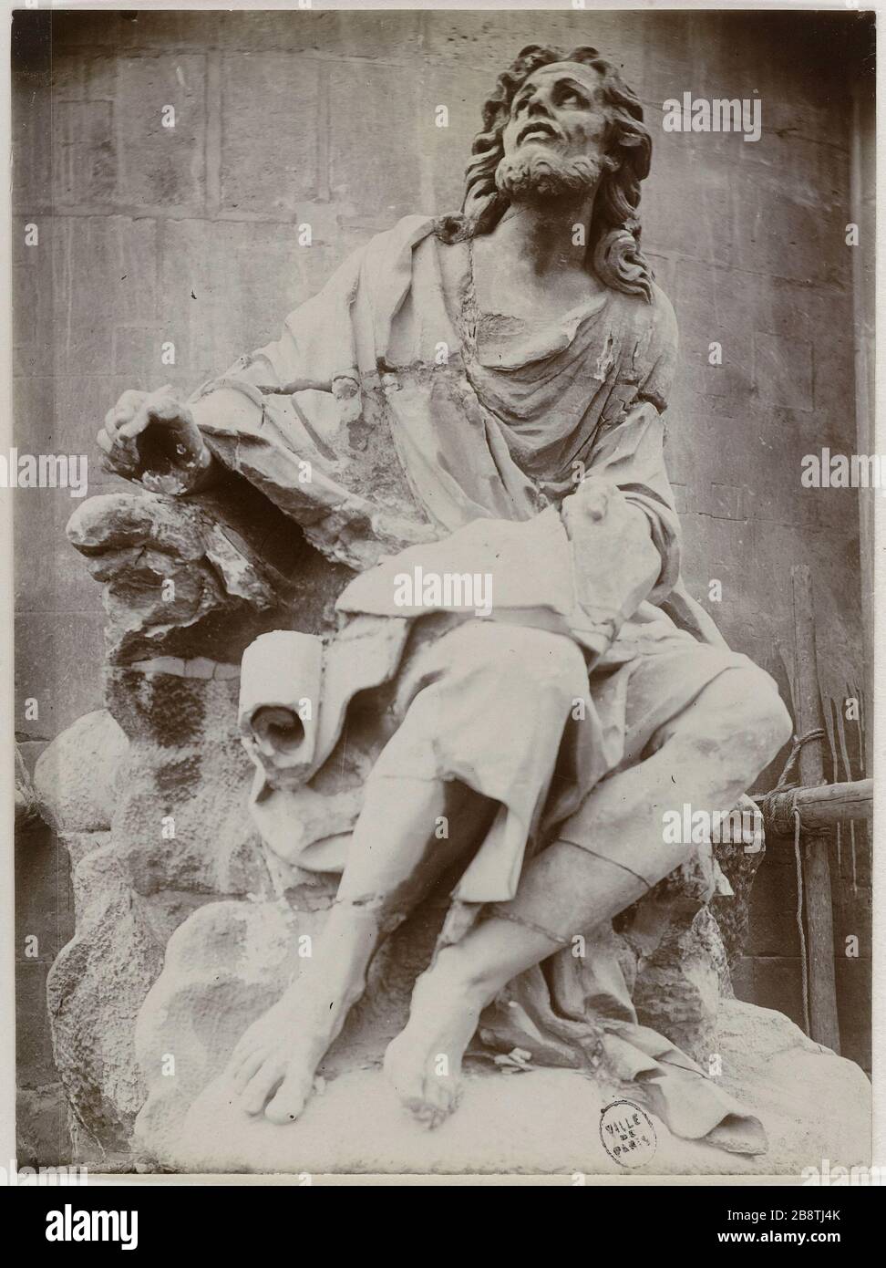 Eglise Saint-Sulpice, Nordturm, Detail der Statue von St. Mark, 6. Bezirk, Paris Eglise Saint-Sulpice, Tour nord, détail de la Statue de Saint Marc. Paris (VIème arr.), 1910-1913. Photographie de Jean Barry. Tirage au gélatino-bromure d'argent. Paris, musée Carnavalet. Stockfoto