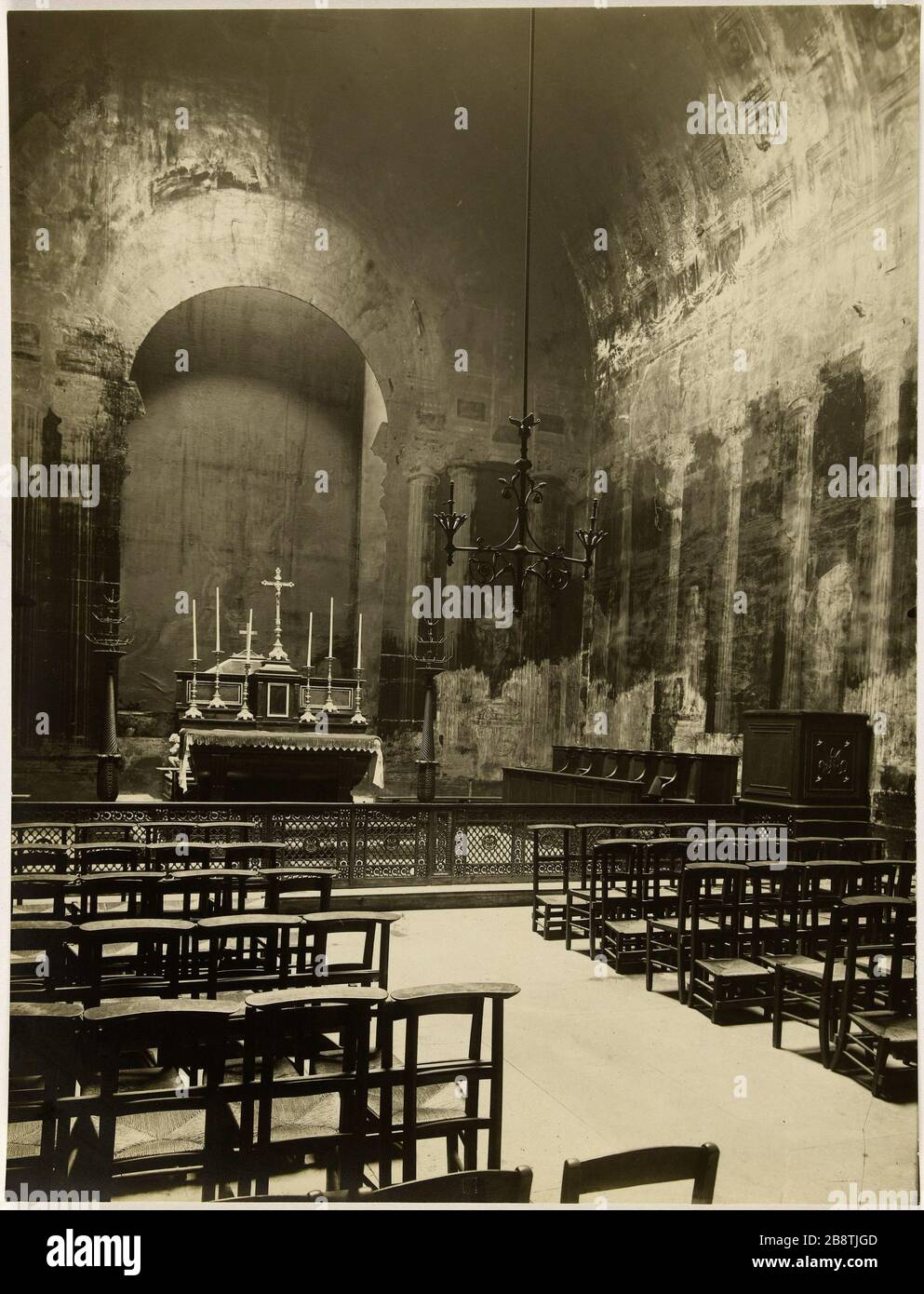 Kirche Sainte-Marguerite, Überblick über den Kapellenaltar in der St. Bernard Street, 11. Bezirk, 22. Mai 1920 Charles Lansiaux. "l'Eglise Sainte-Marguerite, vue d'Ensemble de la chapelle avec autel". Intérieur, rue Saint-Bernard. Paris (XIème arr.), 22 Mai 1920. Tirage gélatino-bromure d'argent. 1920. Paris, musée Carnavalet. Stockfoto