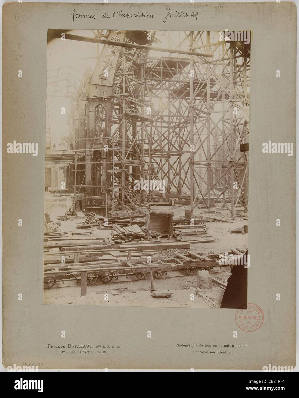 Bauernhöfe der Ausstellung. Juli 99. Die Baustelle der Weltausstellung 1900, Paris Chantier de Construction de l'Exposition universelle de 1900, Paris, Juillet 1899. Photographie d'Albert Brichaut. Tirage au gélatino-chlorure d'argent, 1899. Paris, musée Carnavalet. Stockfoto