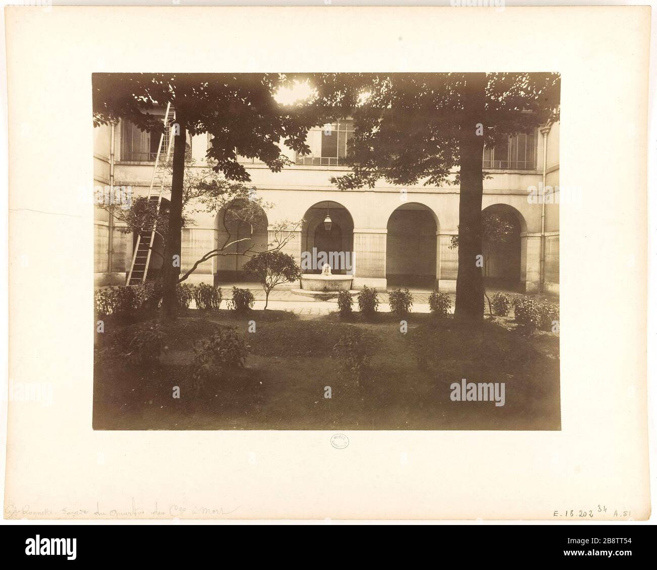 GEFÄNGNIS DES GROSSEN RAKETENGEFÄNGNISSES de la Grande Roquette. Cour de l'infirmerie destinée à la Promenade des condamnés à mort. Paris (XIème arr.), 1898-1899. Photographie attribuée à Joseph Lemercier. Paris, musée Carnavalet. Stockfoto