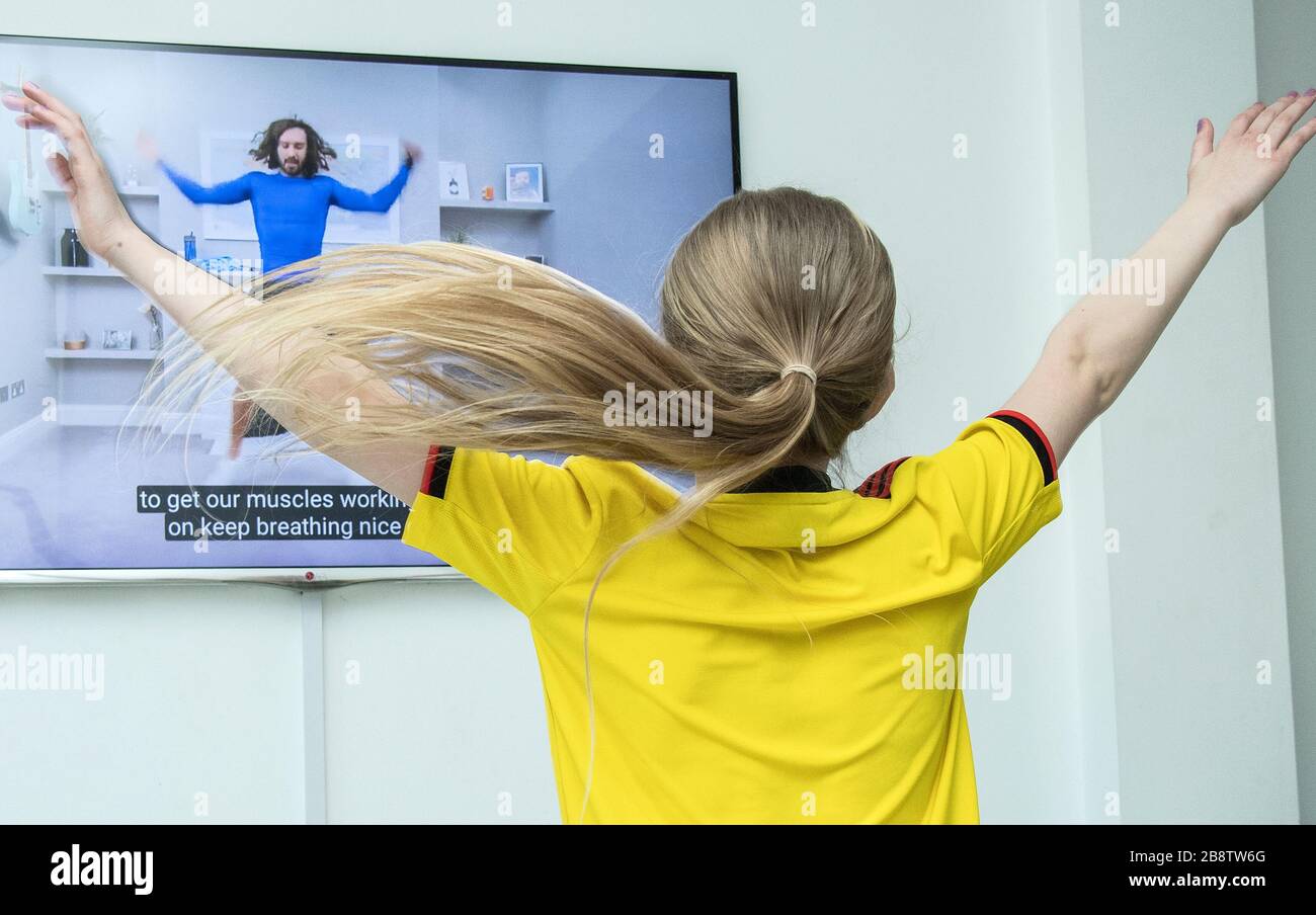 Helfen sie kindern, fit zu bleiben Fotos und Bildmaterial in hoher