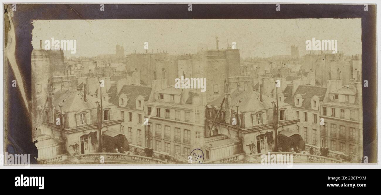 Fassade des Hotels L'Espine, 54 Rue de Lille, Terrasse mit Blick auf die Dächer, 7. Pariser Viertel. façade de l'hôtel de l'Espine, 54 rue de Lille, vue pry d'une Terrasse sur les toits, Paris (VIIème arr.). Photographie Anonyme, Vers 1900. Paris, musée Carnavalet. Stockfoto