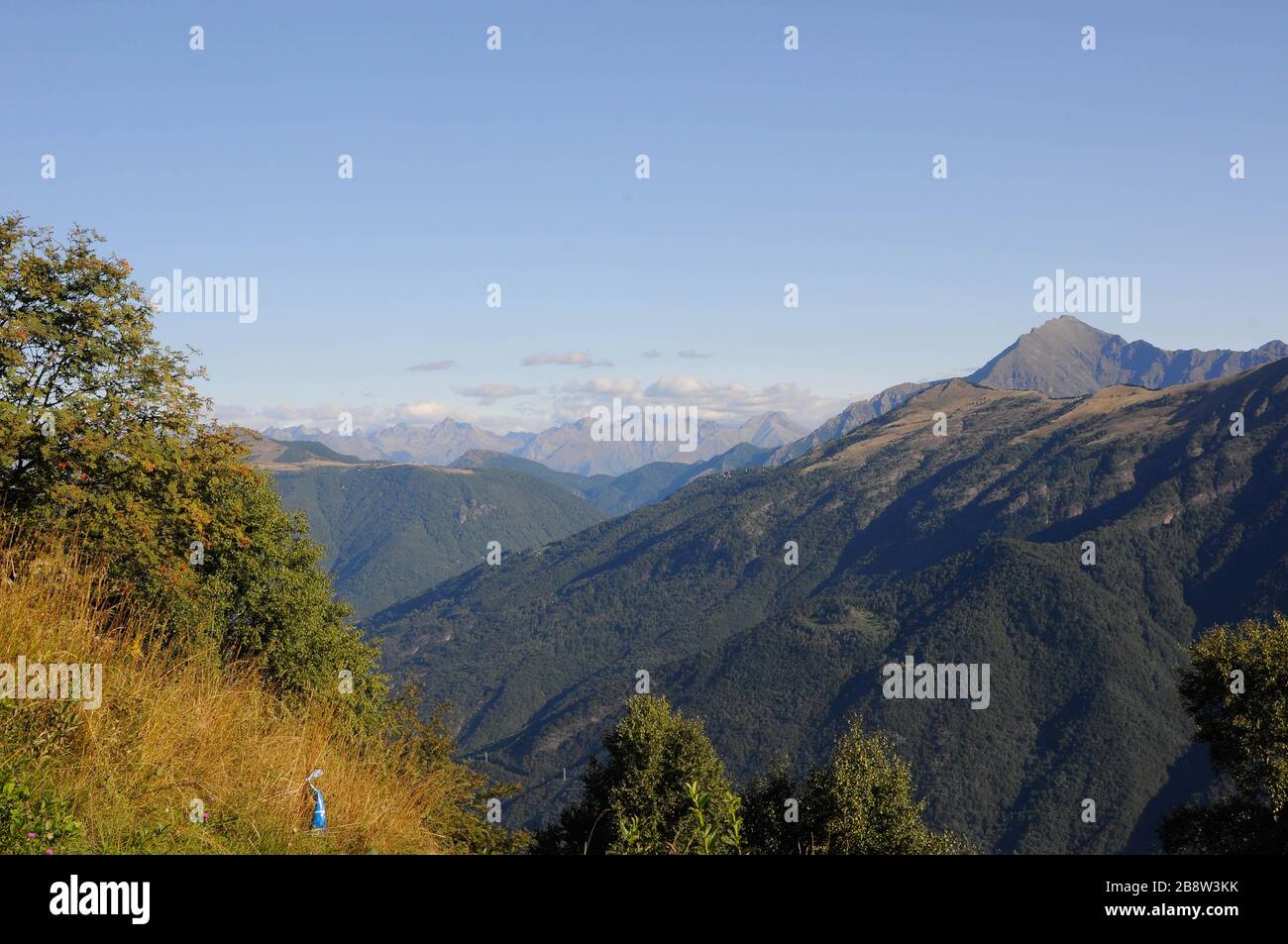 Das Bergpanorama bis ins Auge Stockfoto