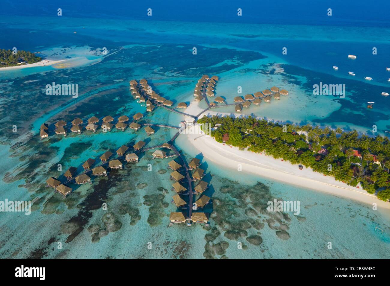 Strand von tropischer Insel auf den Malediven Stockfoto