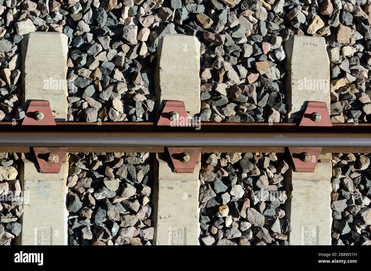 Bahnschwellen aus Beton, auch als Eisenbahnbinder, Betonbinder oder verstärkt Betonkreuzer Stockfoto