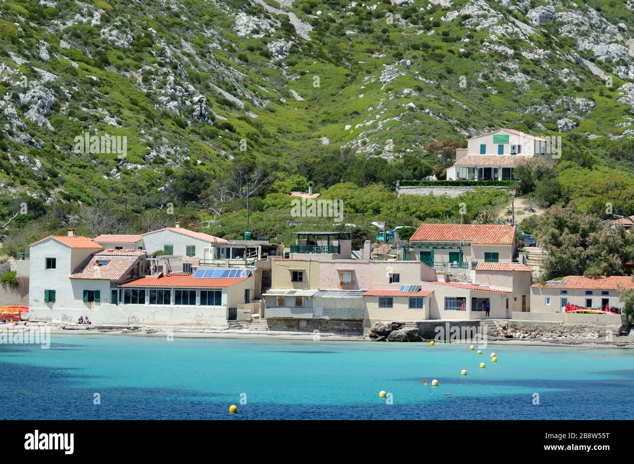 Küstendorf, Cabanons, Ferienhäuser oder Zweitwohnungen in Sormiou Calanque im Nationalpark Calanques in der Nähe von Marseille Provence Frankreich Stockfoto