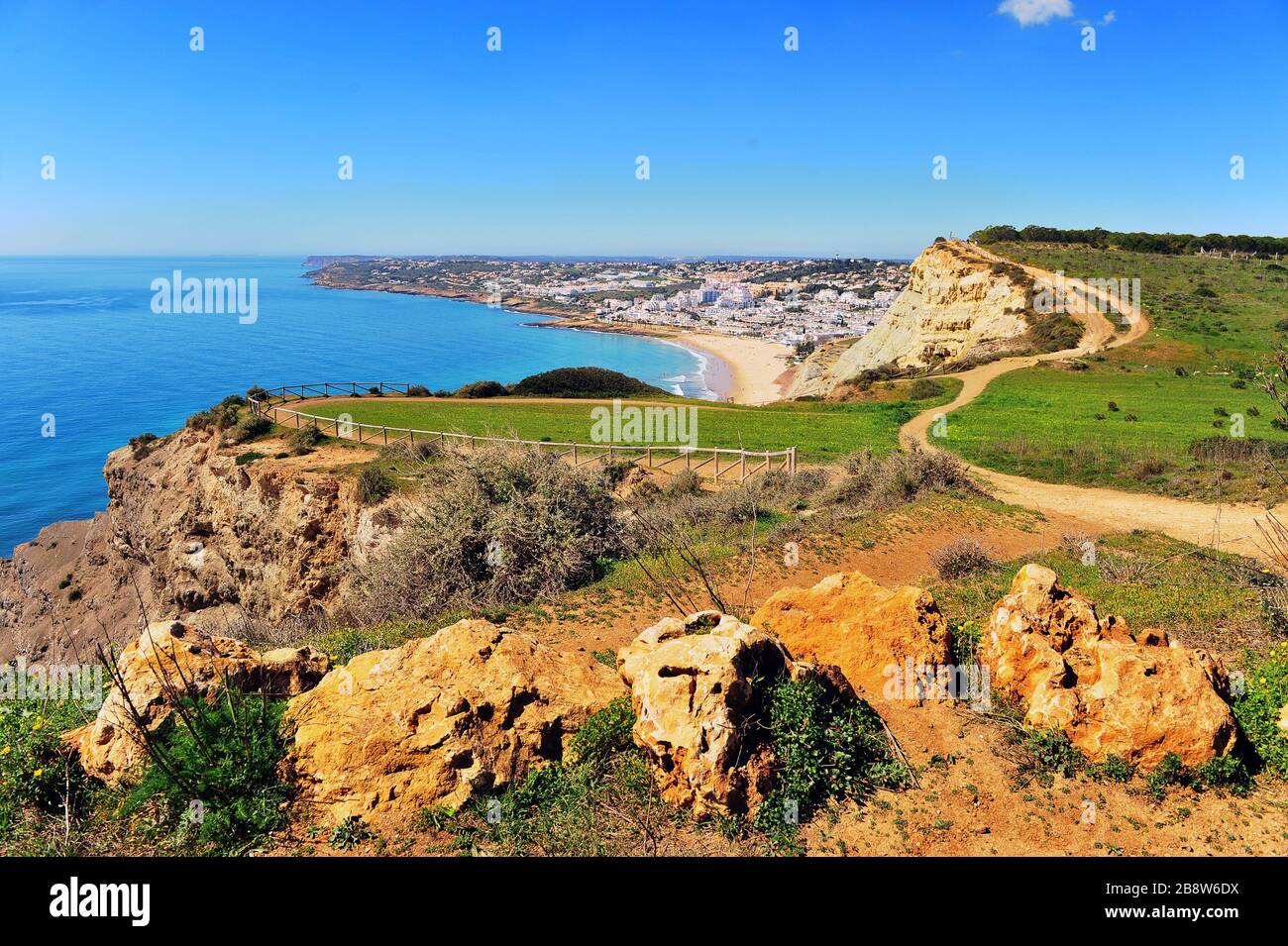 Wanderweg über das Meer in Lagos, Algarve, Portugal Stockfoto