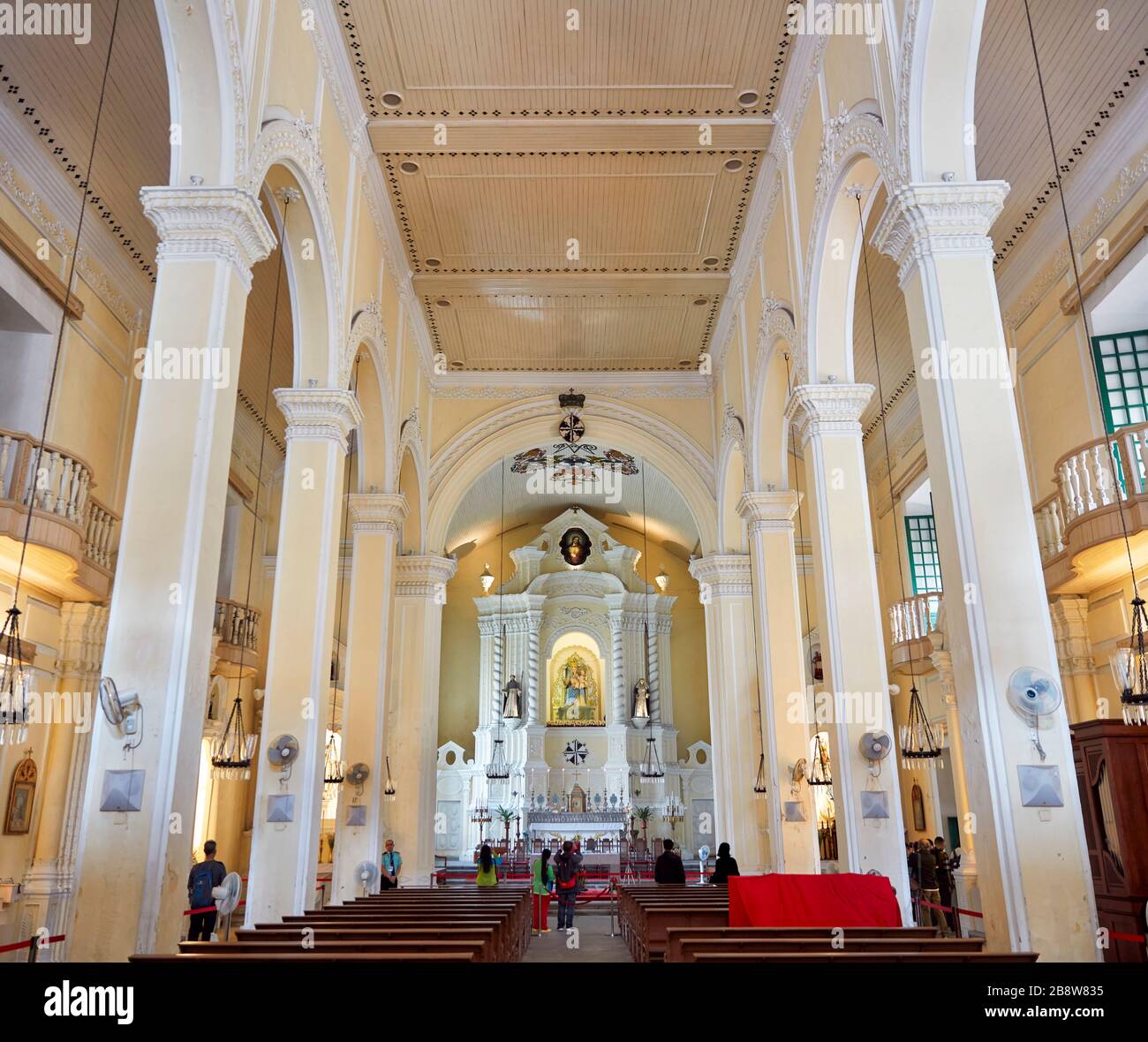 Innenansicht der 1587 erstmals errichteten St. Dominikuskirche. Macau, China. Stockfoto