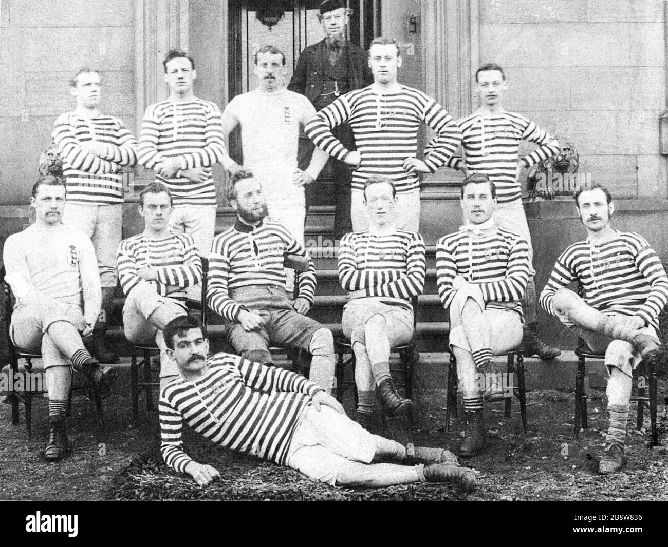 DARWEN FC 1879-1880. Von Lancashire aus erreichten sie in der Saison 1880-1881 das Halbfinale des FA Cups. Die Profi-Spielerin Fergie Suter liegt in der Schriftart. Stockfoto