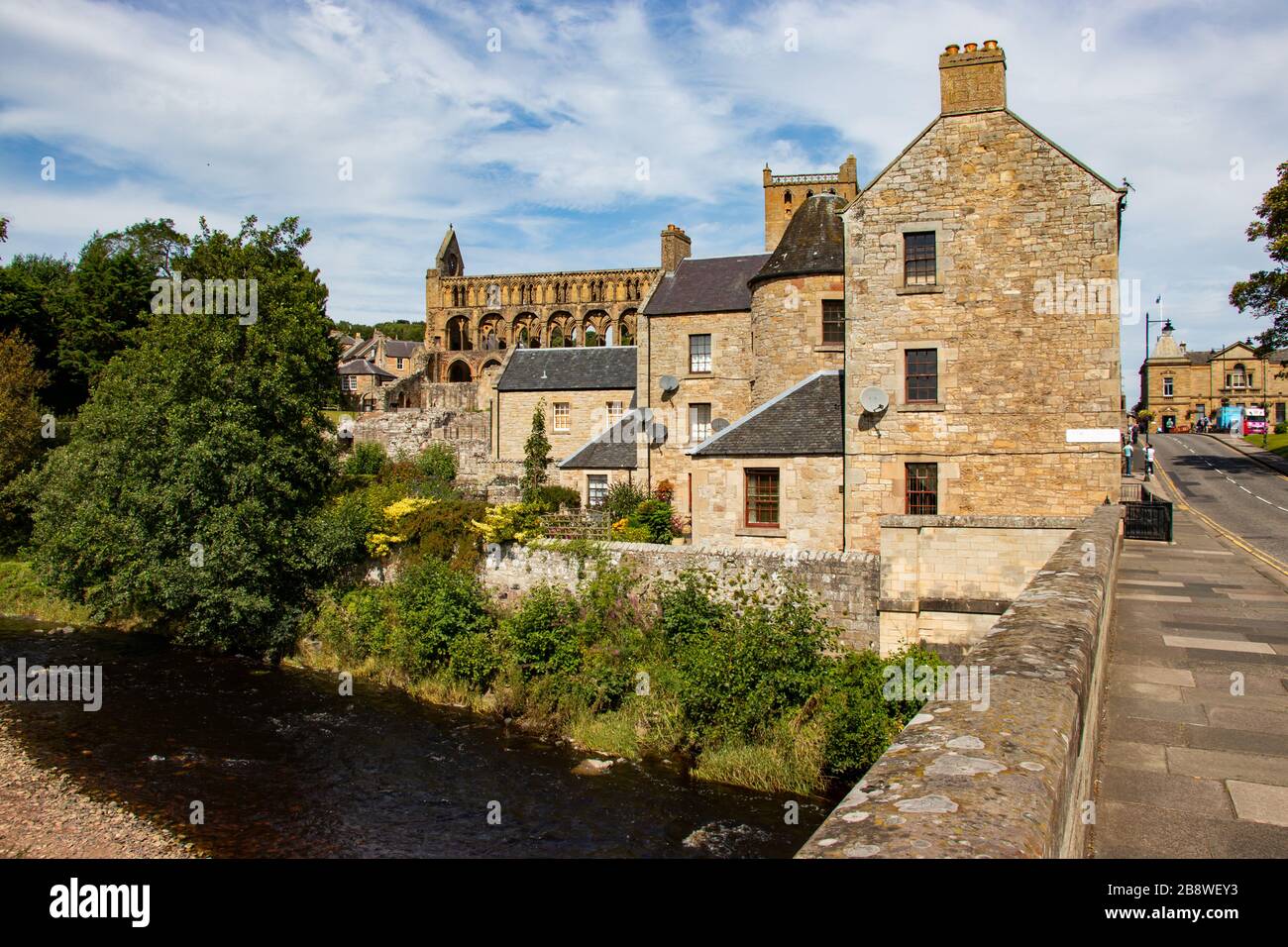 Spazieren Sie durch die historische Stadt Jedburgh in Großbritannien, Großbritannien Stockfoto