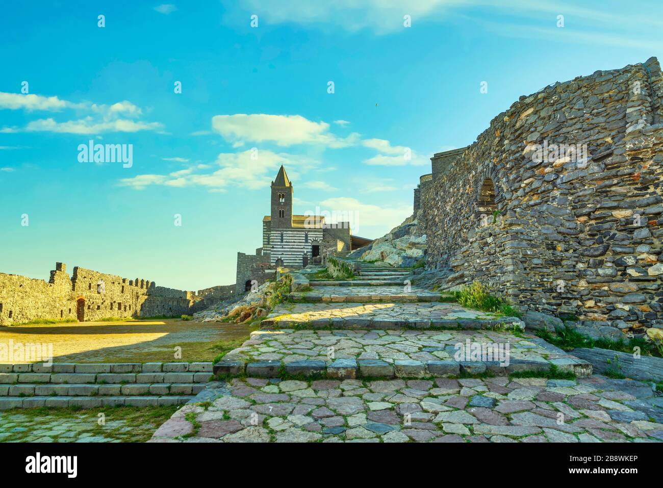 Portovenere Pfad zur Kirche San Pietro. Fünf Länder, Cinque Terre, Ligurien Italien Europa. Stockfoto