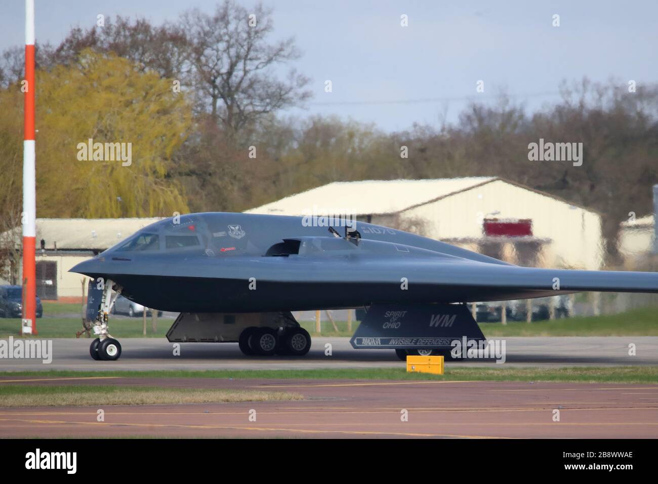 Northrop Grumman B-2 Spirit Stealth-Bomber, der nach Übungen in Europa, RAF Fairford, Großbritannien, in die USA ausging Stockfoto Northrop Grumman B-2 Spirit Stealth-Bomber, der nach Übungen in Europa, RAF Fairford, Großbritannien, in die USA ausging Stockfoto