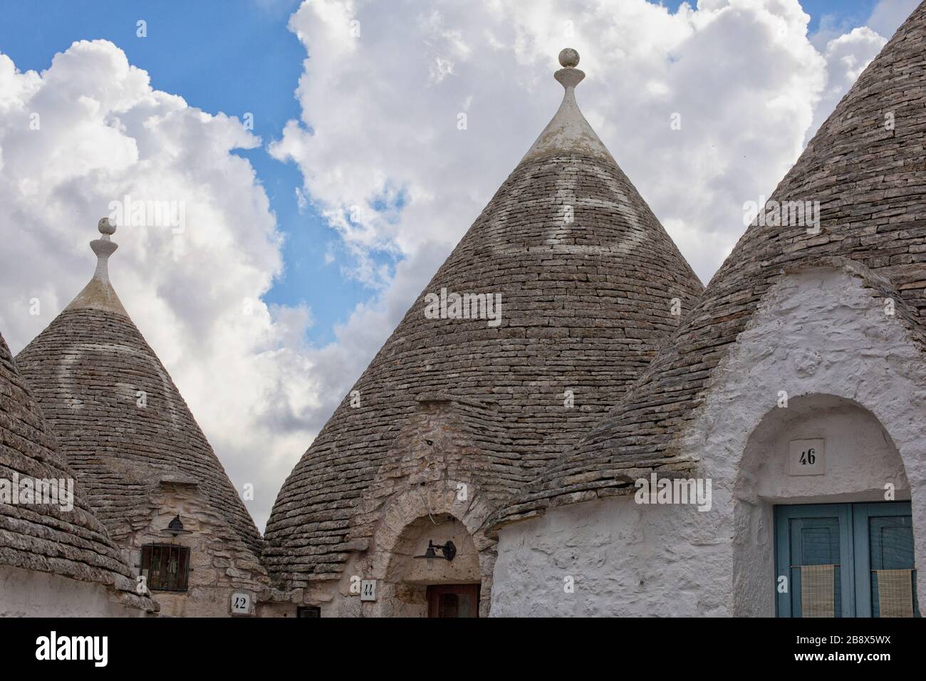 Trulli konischen Dächern aus Stein, Alberobello, Trulli Dorf, Apulien, Italien. Stockfoto