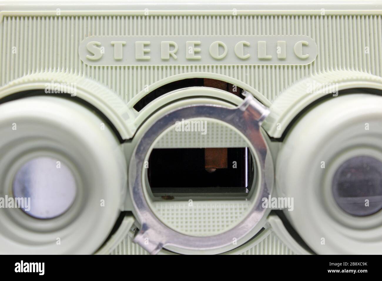Stereoskopischer Dia-Viewer, Vorderansicht, isoliert auf weißem Hintergrund, Nahaufnahme Stockfoto